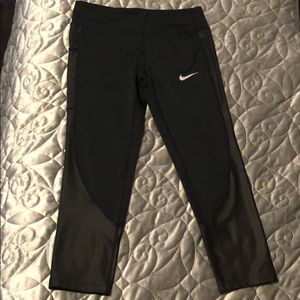 Women’s Nike DRI-FIT Training Crop Size Small